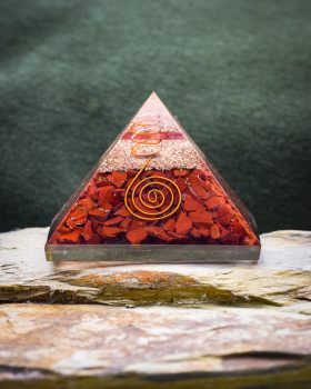 Pirâmide Orgonite de Jaspe Vermelho