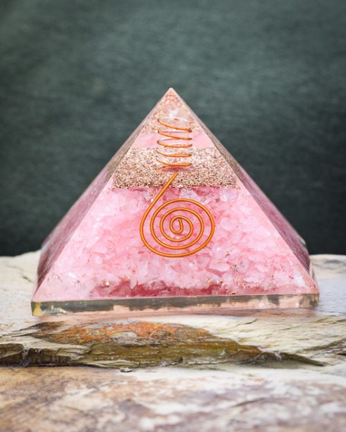 Pirâmide Orgonite de Quartzo Rosa