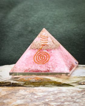 Pirâmide Orgonite de Quartzo Rosa