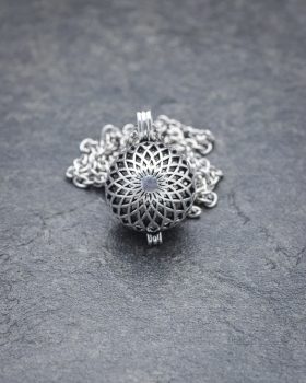 Colar padrão geométrico