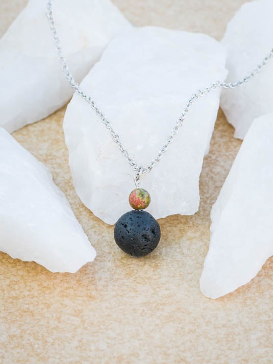 Colar difusor com pedra