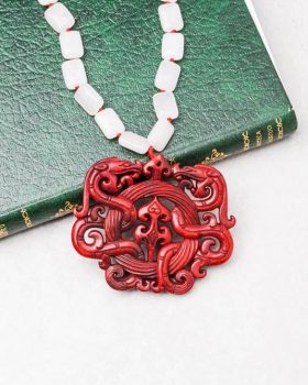 Medalhão colar em pedra