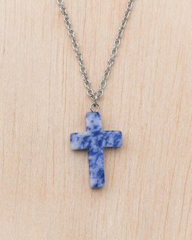Colar com cruz azul