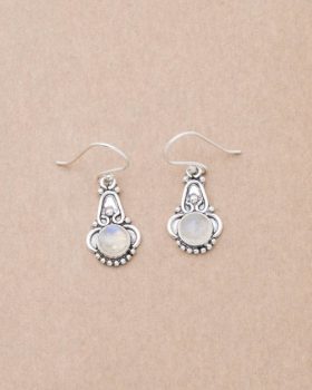 Brincos Ohene prateados com pedra