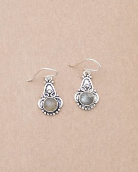 Brincos leves com pedra natural