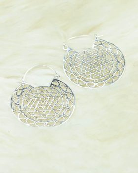 Brincos Yantra prateados