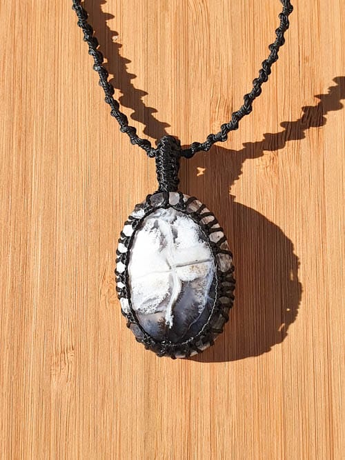 Colar Namaste Merlinite