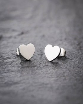 brincos minimalistas coração