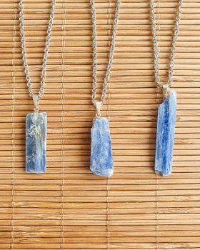 colares cianite azul