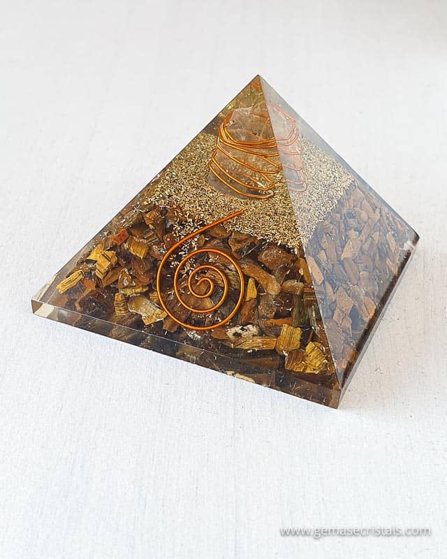 pirâmide orgonite de olho de tigre