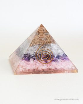 pirâmide orgonite tres quartzos