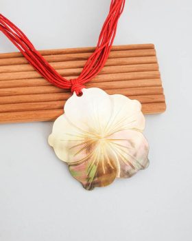 colar flor em madrepérola