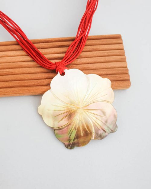 colar flor em madrepérola