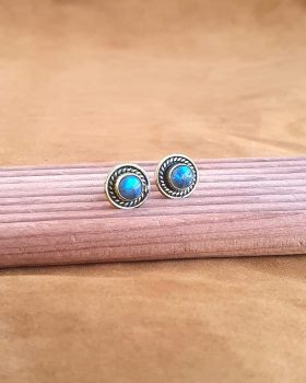 brincos stud labradorite