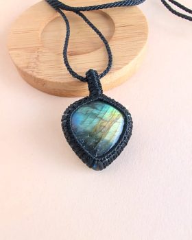 colar namaste labradorite