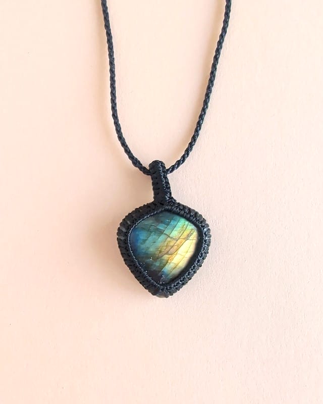 colar pedra labradorite