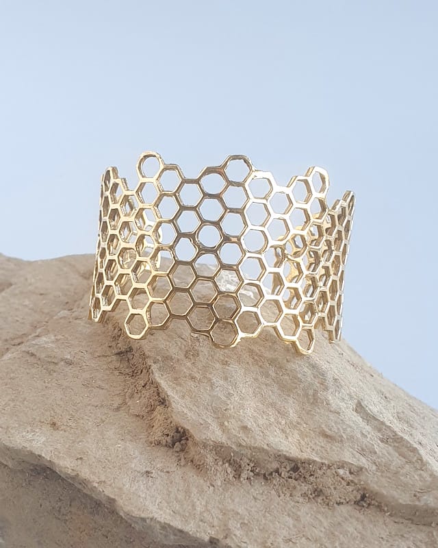 pulseira colmeia dourada